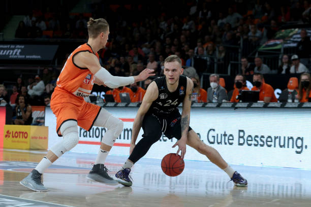 并在场上完 并在场上完